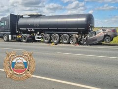 Под Саратовом 21-летний водитель влетел в стоящий грузовик и погиб на месте
