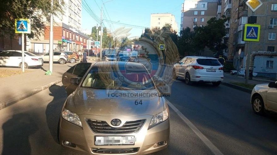 В Саратове около Ботанического сада сбили девушку и 13-летнего мальчика