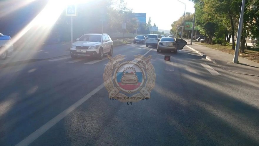В Саратове около Ботанического сада сбили девушку и 13-летнего мальчика