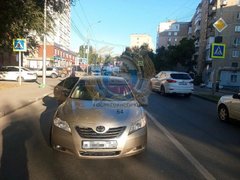 В Саратове около Ботанического сада сбили девушку и 13-летнего мальчика
