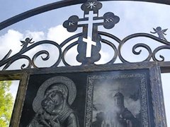 В саратовском селе жители сами построили мост к кладбищу
