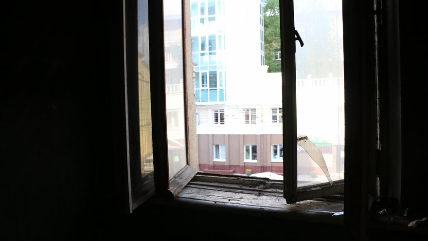 В Саратове девочка-подросток погибла при падении с высоты