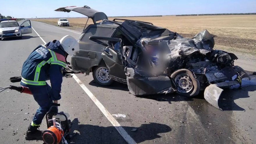 В Саратовской области женщина разбилась насмерть в ДТП с грузовиком