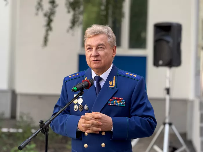 Замгенпрокурора РФ в Саратове пожелал школьникам настойчивости в достижении целей