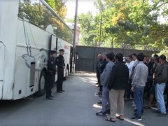 В Саратове обнаружили автобус с десятками нелегальных мигрантов из Узбекистана