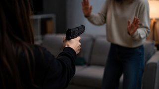 В Петровске конфликт между подругами закончился стрельбой