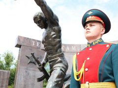 Имена еще 200 бойцов СВО увековечили в Саратове