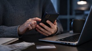 Мошенник под видом SMM-специалиста выманил у девушки почти 100 тысяч