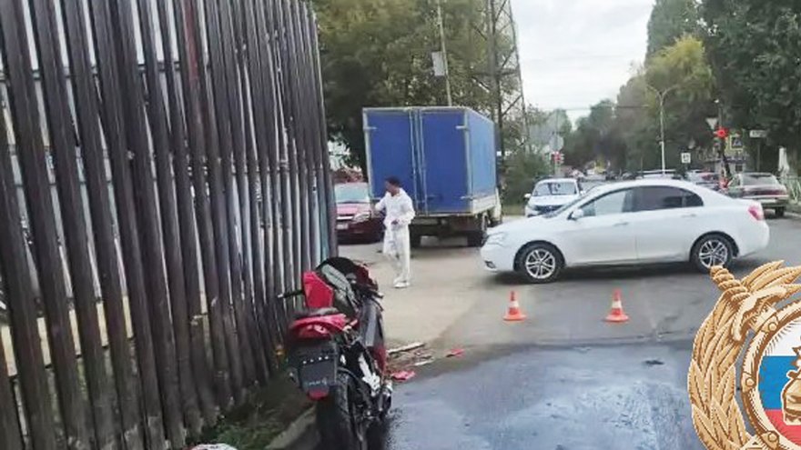 В Саратове мотоциклист угодил под колеса машины