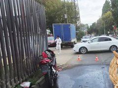В Саратове мотоциклист угодил под колеса машины