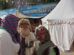 На саратовском фестивале Укек рассказывают о средневековых пытках и дерутся на мечах