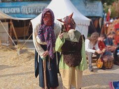 На саратовском фестивале Укек рассказывают о средневековых пытках и дерутся на мечах