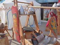 На саратовском фестивале Укек рассказывают о средневековых пытках и дерутся на мечах