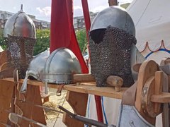 На саратовском фестивале Укек рассказывают о средневековых пытках и дерутся на мечах
