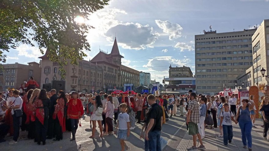Ярмарка ремесленников, фильм о Гагарине, дерево желаний: в городе прошел фестиваль Саратов. Туризм