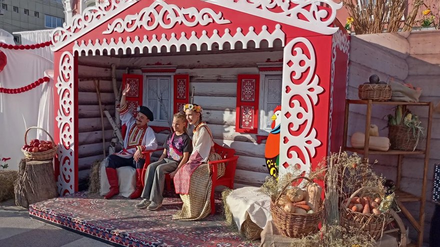 Ярмарка ремесленников, фильм о Гагарине, дерево желаний: в городе прошел фестиваль Саратов. Туризм