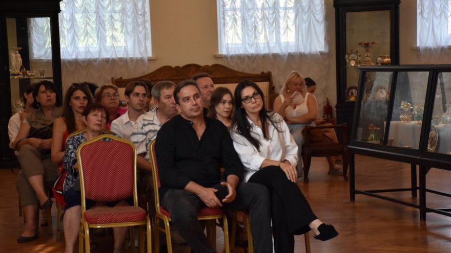 Флоту быть!: в Саратове открыли выставку с картинами Айвазовского и ботиком Петра I