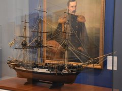 Флоту быть!: в Саратове открыли выставку с картинами Айвазовского и ботиком Петра I