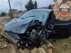 Под Саратовом водитель и 17-летняя пассажирка Лады пострадали в жестком ДТП
