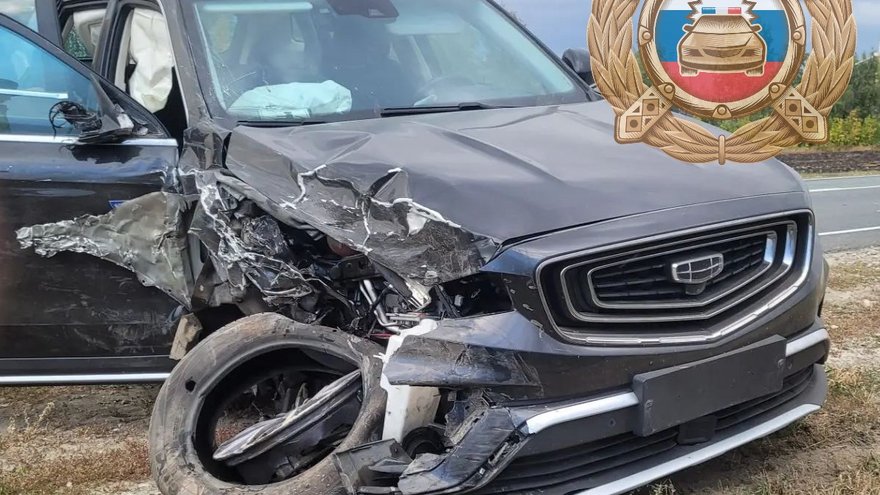 В ДТП под Саратовом у иномарок отлетело по одному колесу