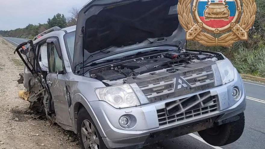 В ДТП под Саратовом у иномарок отлетело по одному колесу