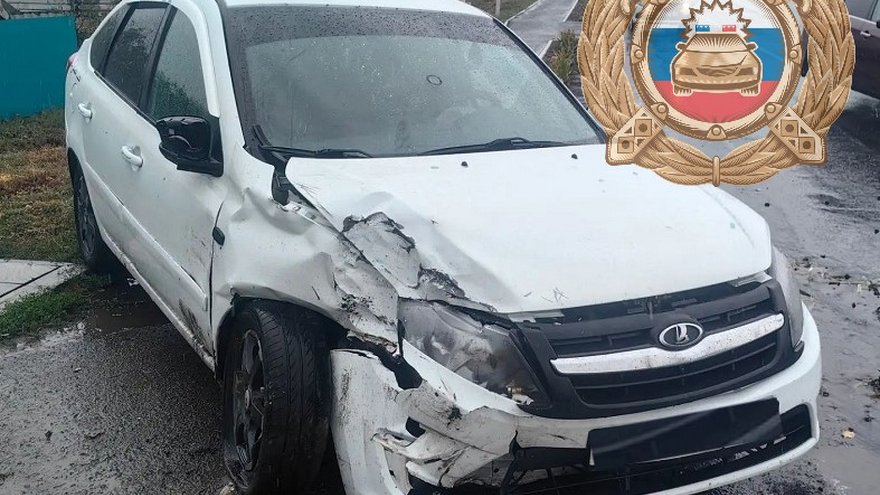 В ДТП под Саратовом у иномарок отлетело по одному колесу