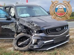 В ДТП под Саратовом у иномарок отлетело по одному колесу