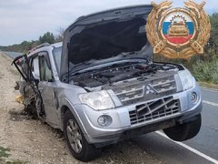 В ДТП под Саратовом у иномарок отлетело по одному колесу