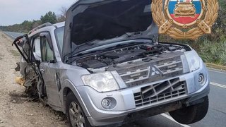 В ДТП под Саратовом у иномарок отлетело по одному колесу