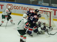 Саратовский Кристалл забросил Барсу 7 шайб и победил в домашнем матче