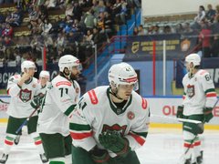 Саратовский Кристалл забросил Барсу 7 шайб и победил в домашнем матче