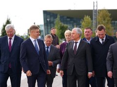 Глава РЖД Белозеров и председатель Госдумы Володин осмотрели новый мост у аэропорта Гагарин