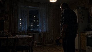 В Саратове 66-летний мужчина угрожал знакомой кухонным топориком