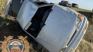 В Саратовской области женщина и девушка перевернулись на легковушках