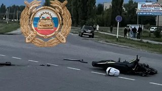 В Саратовской области пенсионерка и юный мотоциклист попали под кроссоверы