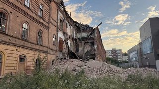 В Саратове начали готовить к восстановлению старинную казарму Деконского