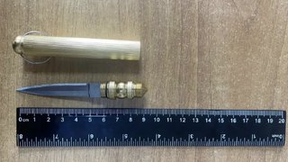 В Саратовской области мужчина пришел к приставам с ножом в брелке