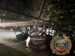 В Балашове 19-летний водитель влетел на Приоре в опору теплотрассы и погиб
