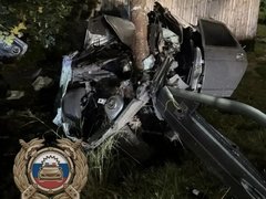 В Балашове 19-летний водитель влетел на Приоре в опору теплотрассы и погиб