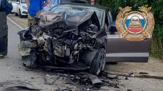 Легковушку смяло в аварии с КамАЗом: 4-летний мальчик попал в больницу