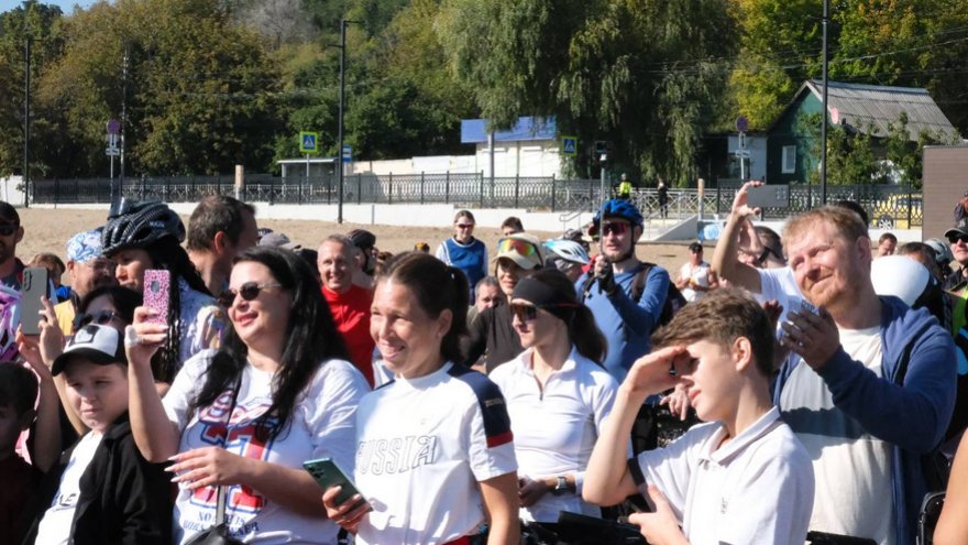 На велопараде в Саратове заметили Человека-паука и магистра Йоду