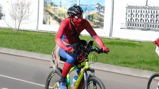 На велопараде в Саратове заметили Человека-паука и магистра Йоду