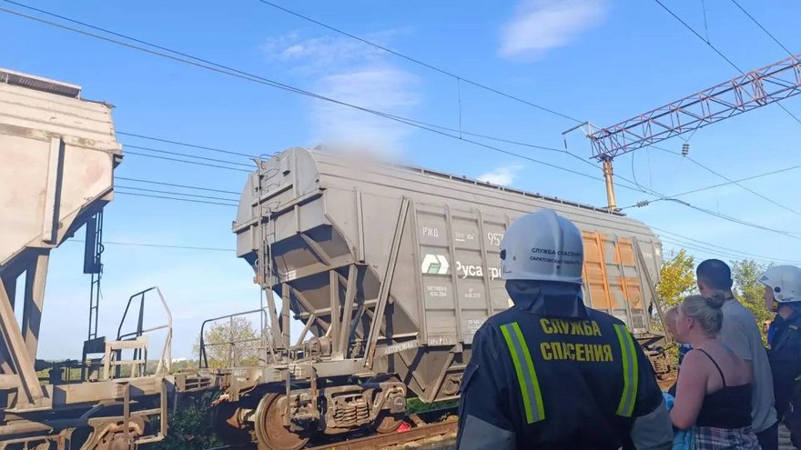 В Саратове двух девочек ударило током на грузовом поезде