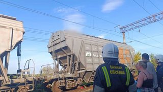 В Саратове двух девочек ударило током на грузовом поезде