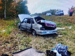 Под Энгельсом Лада влетела в столб: двое в больнице
