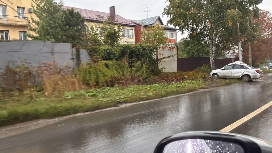 В Саратове машину намотало на столб