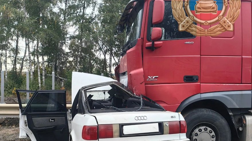 Под Саратовом фура смяла Audi