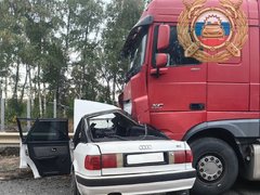 Под Саратовом фура смяла Audi
