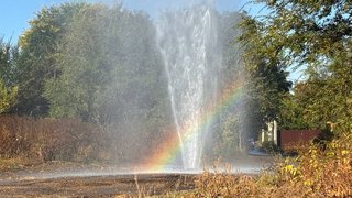 В Саратове заметили крупный коммунальный фонтан с радугой