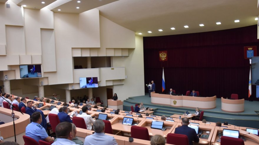 В Саратовской области начнут экономить на депутатах десятки миллионов рублей